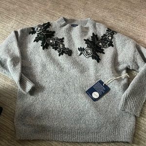 Cherokee Sweaters Gray Sweater With Floral Design Sz M